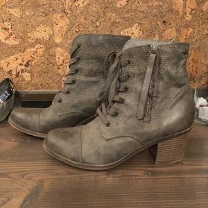 Roxy full leather ankle boots size 10